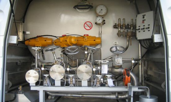 Gas valves at the tanker